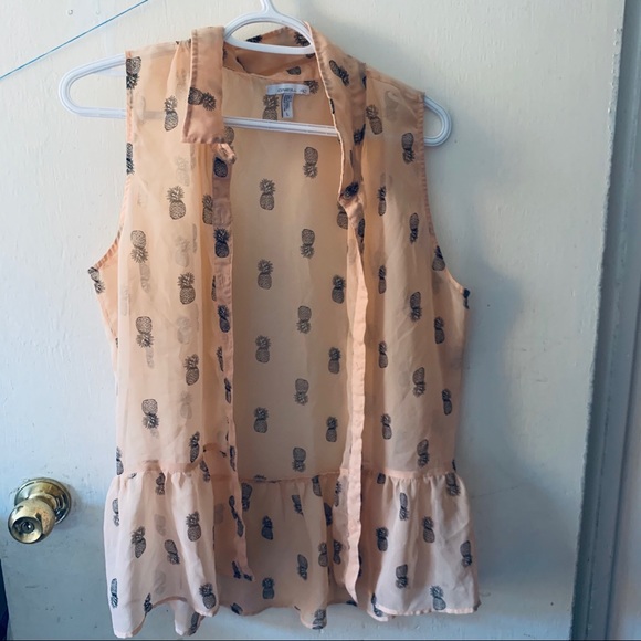 O'Neill Tops - Pineapple Patterned Peach Blouse Vest